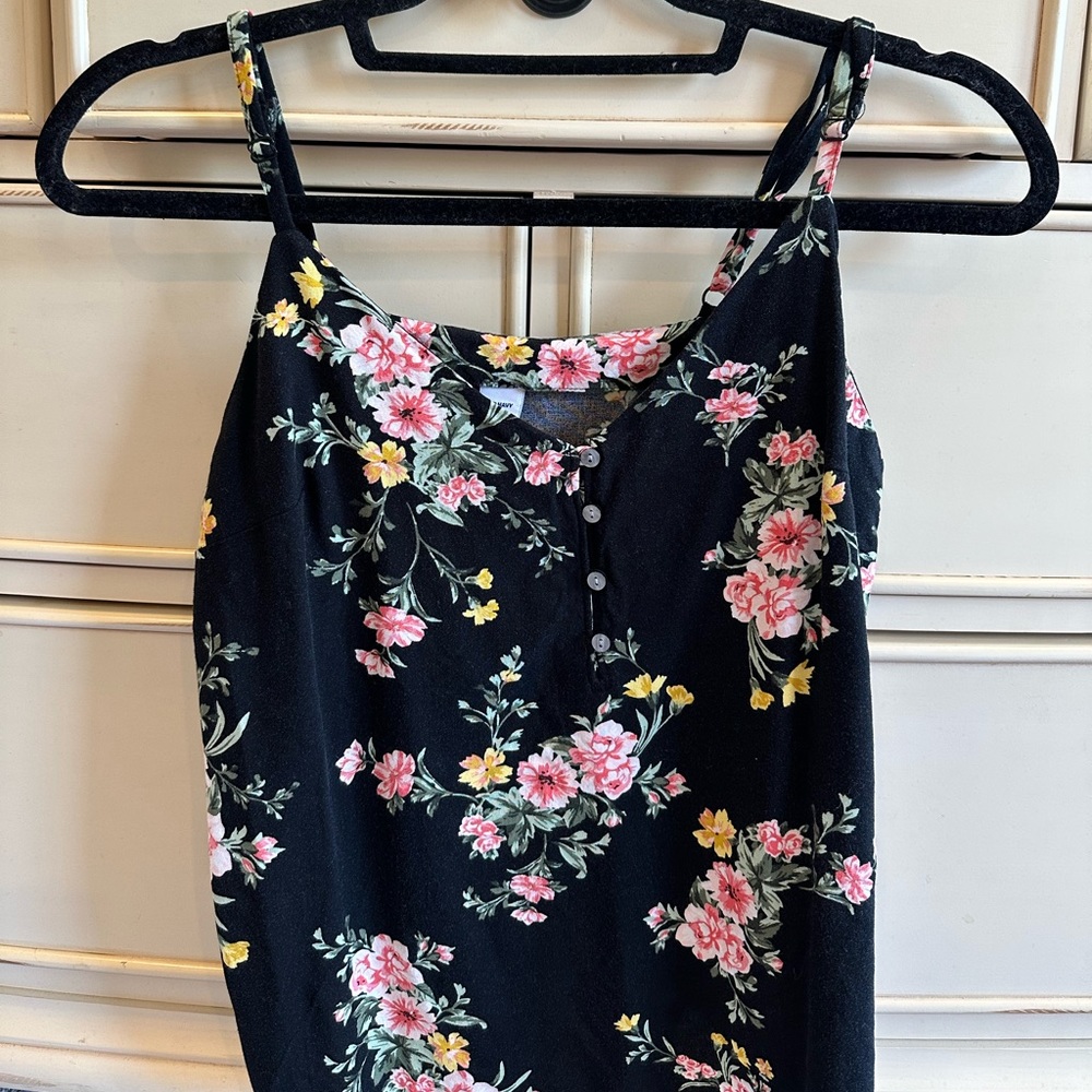 Item: Black floral tank top, Brand: Old Navy, Size: Small